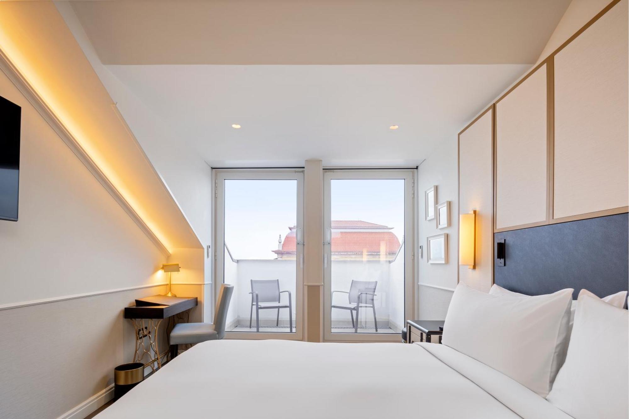 King Deluxe Room with View and Balcony